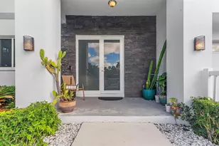 1110 NE 14th Ave, Fort Lauderdale, FL 33304 - Photo 2