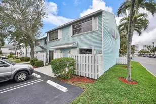2747 NE 15th St, Pompano Beach, FL 33062 - Photo 36