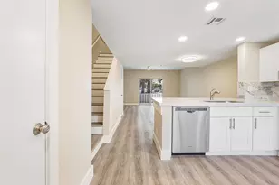 2747 NE 15th St, Pompano Beach, FL 33062 - Photo 8