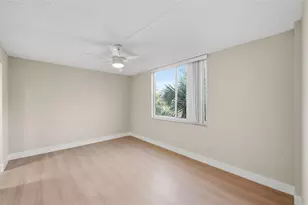 9430 Poinciana Pl, Davie, FL 33324 - Photo 6
