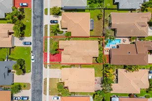 10720 Oak Bend Way, Wellington, FL 33414 - Photo 4