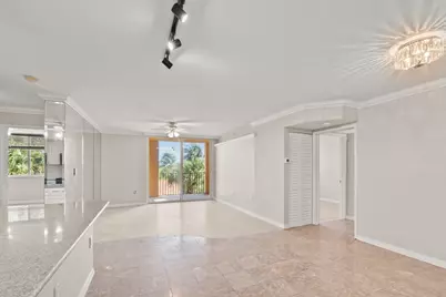 1200 Scotia Drive #403, Hypoluxo, FL 33462 - Photo 4