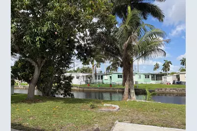 2041 SW 84th Avenue, Davie, FL 33324 - Photo 2