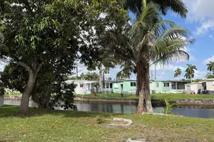 2041 SW 84th Ave, Davie, FL 33324 - Photo 2