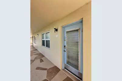 199 E Burgundy E, Delray Beach, FL 33484 - Photo 2