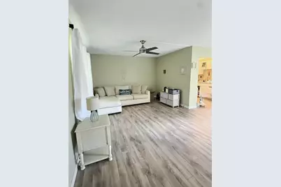 199 E Burgundy E, Delray Beach, FL 33484 - Photo 4