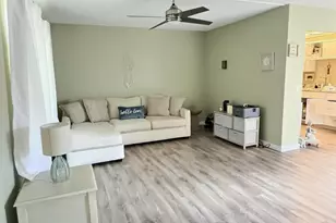 199 E Burgundy E, Delray Beach, FL 33484 - Photo 4
