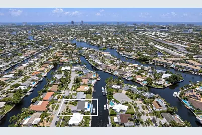 160 SE 12th Court, Pompano Beach, FL 33060 - Photo 8