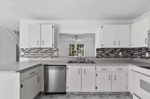 12212 NW 36th Pl, Sunrise, FL 33323 - Photo 14