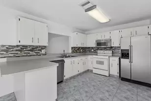 12212 NW 36th Pl, Sunrise, FL 33323 - Photo 16