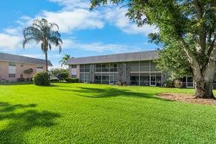 18081 SE Country Club Dr, Jupiter, FL 33469 - Photo 2
