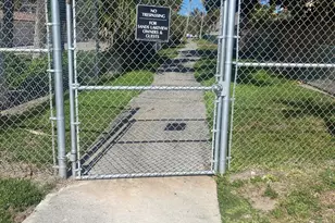 3206 S Lakeview Cir, Fort Pierce, FL 34949 - Photo 24