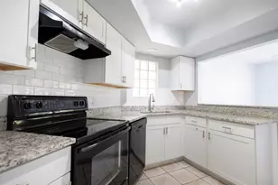 110 Weybridge Cir, Royal Palm Beach, FL 33411 - Photo 4
