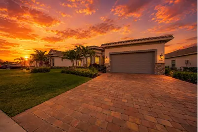 10562 Northbrook Circle, Palm Beach Gardens, FL 33412 - Photo 2
