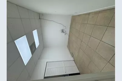 2710 NW 72nd Avenue, Miami, FL 33122 - Photo 14