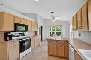 8171 Palm Gate Dr, Boynton Beach, FL 33436 - Photo 14