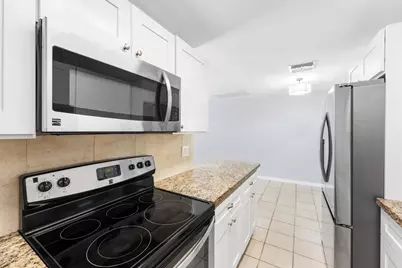 2105 Wellington Road, West Palm Beach, FL 33409 - Photo 14