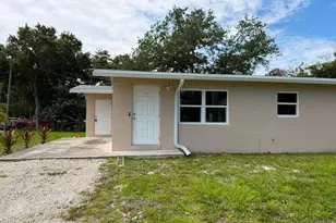 1127 Avenue E, Fort Pierce, FL 34950 - Photo 2