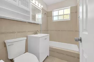 261 NE 42nd St, Deerfield Beach, FL 33064 - Photo 16