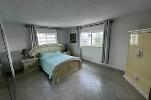 1001 NE 14th Ave, Hallandale Beach, FL 33009 - Photo 20