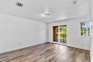 330 SW 2nd Ave, Hallandale Beach, FL 33009 - Photo 22