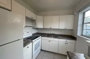 109 Salisbury E, West Palm Beach, FL 33417 - Photo 2