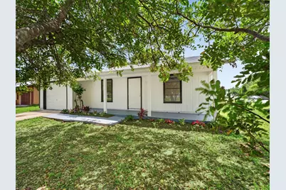 2575 1st Place, Vero Beach, FL 32962 - Photo 2