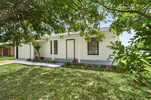 2575 1st Pl, Vero Beach, FL 32962 - Photo 2