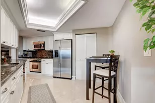 300 SE 5th Ave, Boca Raton, FL 33432 - Photo 10