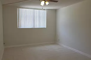 470 Executive Center Dr, West Palm Beach, FL 33401 - Photo 12