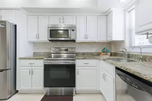 2880 NE 33rd Ct, Fort Lauderdale, FL 33306 - Photo 6