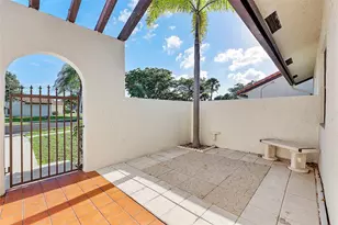 31 Columbia Ct, Deerfield Beach, FL 33442 - Photo 2