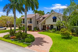 8540 N Lake Dasha Dr, Plantation, FL 33324 - Photo 4