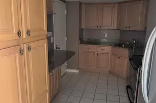 2425 Presidential Way, West Palm Beach, FL 33401 - Photo 2