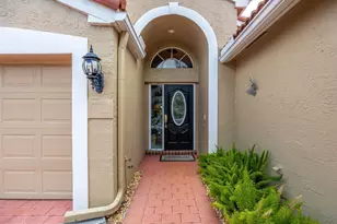 6948 SE Twin Oaks Cir, Stuart, FL 34997 - Photo 2