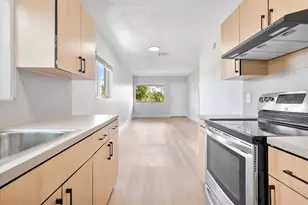 720 NE 7th St, Hallandale Beach, FL 33009 - Photo 20