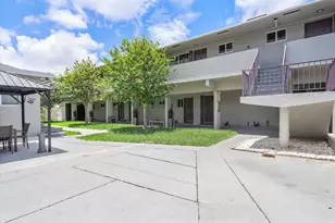 720 NE 7th St, Hallandale Beach, FL 33009 - Photo 32