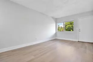 720 NE 7th St, Hallandale Beach, FL 33009 - Photo 16