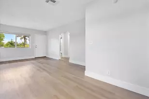 720 NE 7th St, Hallandale Beach, FL 33009 - Photo 14
