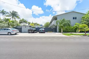 720 NE 7th St, Hallandale Beach, FL 33009 - Photo 2