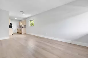 720 NE 7th St, Hallandale Beach, FL 33009 - Photo 10