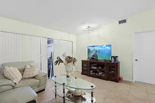 4325 Lucerne Villas Ln, Greenacres, FL 33467 - Photo 8
