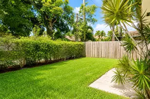 92 Lariat Cir, Boca Raton, FL 33487 - Photo 2