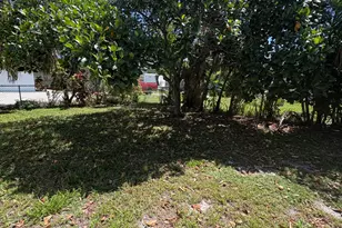 422 S Arnold Ave, Lantana, FL 33462 - Photo 2
