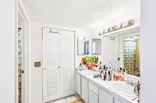 6941 Carlyle Ave, Miami Beach, FL 33141 - Photo 6