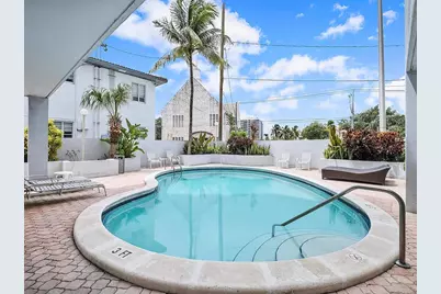 6941 Carlyle Avenue #2e, Miami Beach, FL 33141 - Photo 2