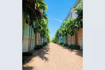 425 NE 1st Street, Pompano Beach, FL 33060 - Photo 1