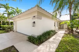 109 Harbourside Cir, Jupiter, FL 33477 - Photo 2