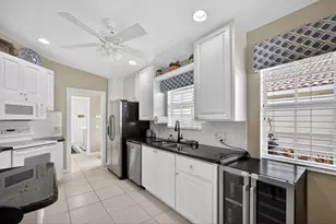 609 Hudson Bay Dr, Palm Beach Gardens, FL 33410 - Photo 10