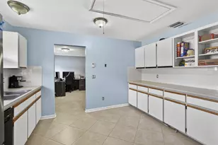 106 Segovia Ct, Royal Palm Beach, FL 33411 - Photo 20